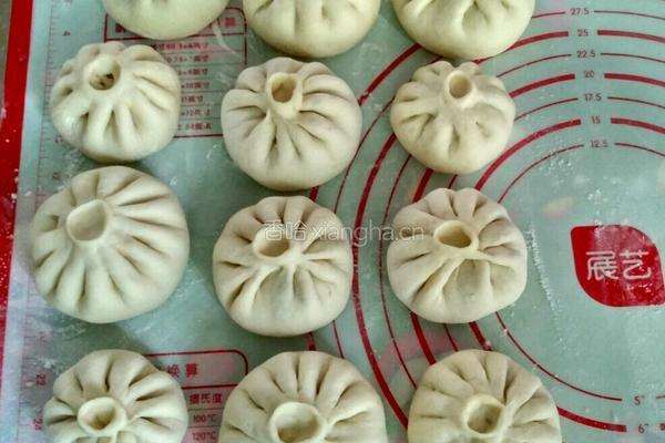 白菜红萝卜肉馅儿包子的做法图解13