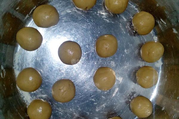 广式绿豆沙月饼的做法图解6