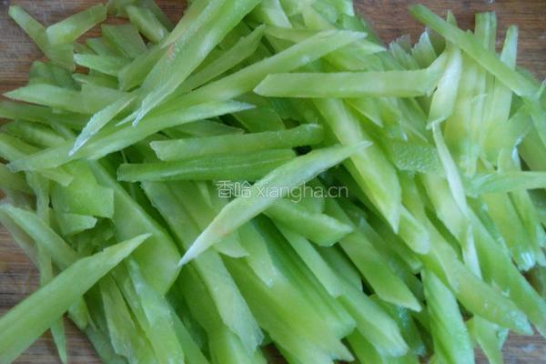 肉炒莴苣丝的做法图解2