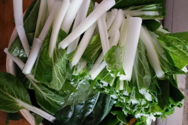 小白菜炒牛肉的做法图解1