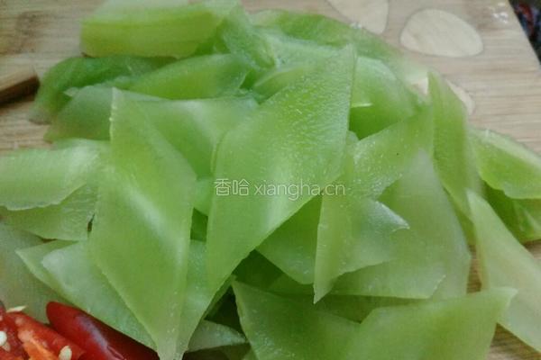 莴笋炒鸡蛋的做法图解1