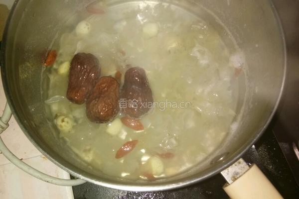 银耳红枣糖水的做法图解2