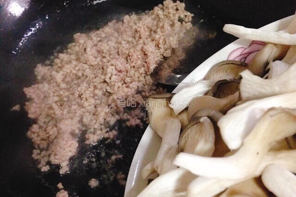 肉末炒平菇的做法图解3