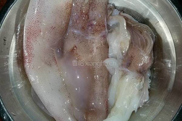 番茄酱鱿鱼的做法图解1