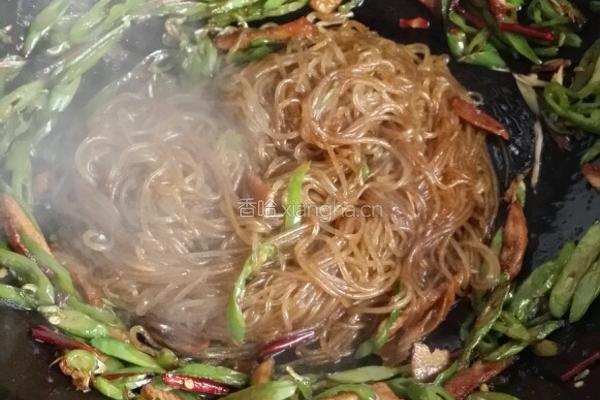 豆角肉丝炒粉条的做法图解6