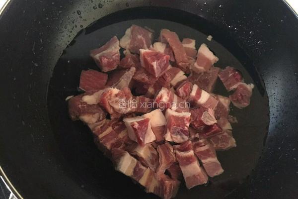 土豆炖牛腩的做法图解1