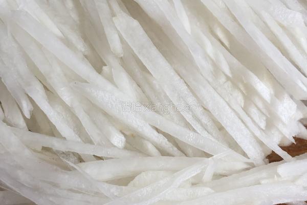 凉拌香芹萝卜丝的做法图解3