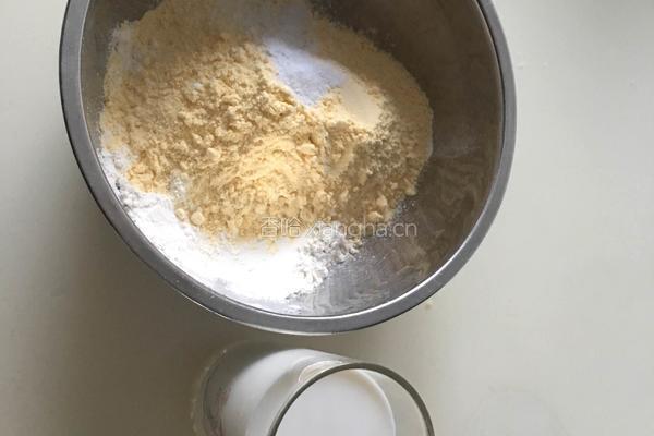 奶香玉米饼的做法图解1