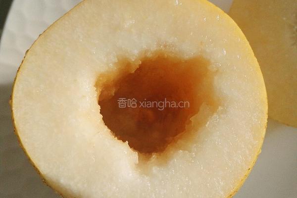 冰糖蒸雪梨的做法图解3