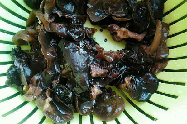 西兰花木耳炒肉的做法图解5