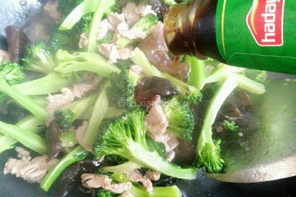 西兰花木耳炒肉的做法图解12