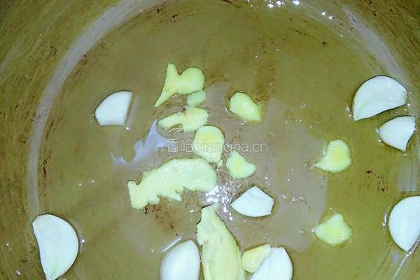 萝卜焖牛腩的做法图解2