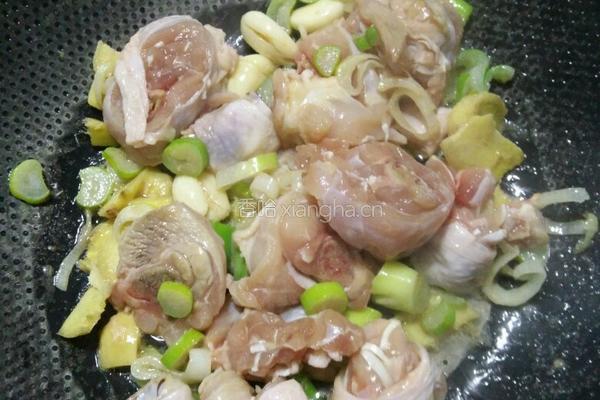 红烧鸡腿蘑菇的做法图解5