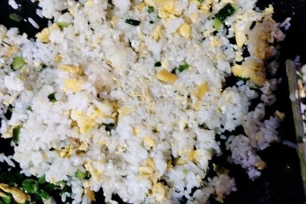 蒜苗蛋炒饭的做法图解4