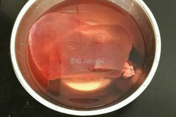 青椒炒猪肝的做法图解1