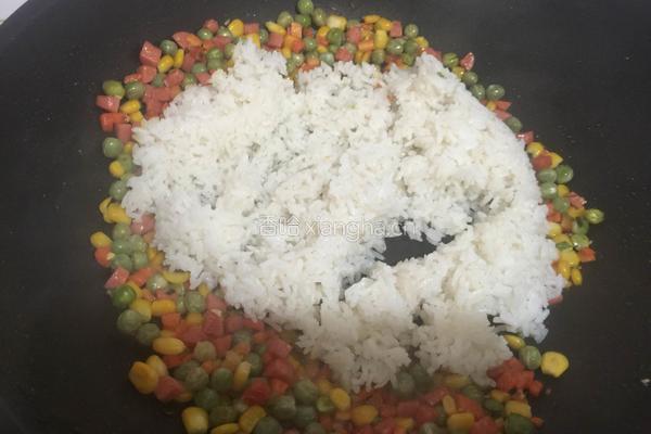 什锦炒饭的做法图解6