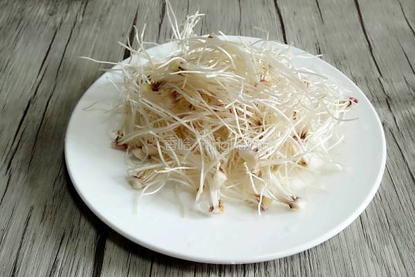 凉拌大蒜须的做法图解1