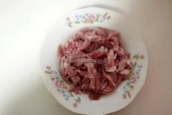 大蒜炒肉丝的做法图解1