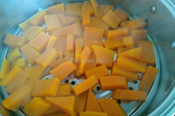 南瓜椰蓉豆沙饼的做法图解1