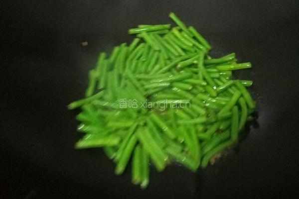 腊肠炒豆角的做法图解4