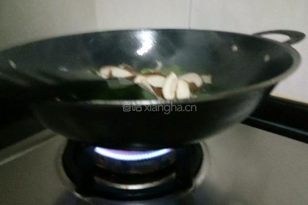 青菜炒蘑菇的做法图解6