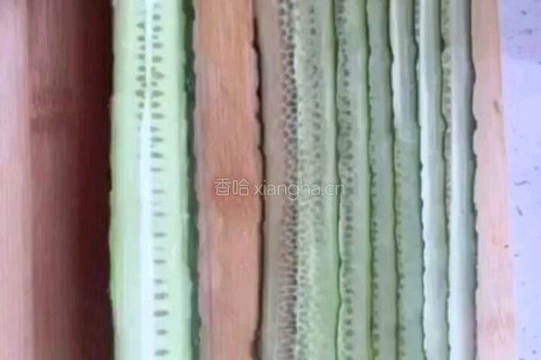 黄瓜金针菇的做法图解1