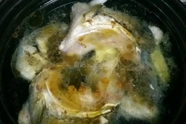 鱼头白菜汤的做法图解3