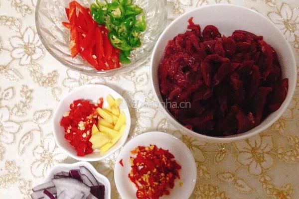 泡椒炒牛肉丝的做法图解3