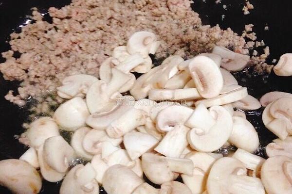 肉末炒口蘑的做法图解5