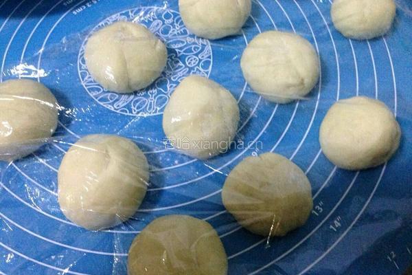 豆沙小餐包的做法图解7
