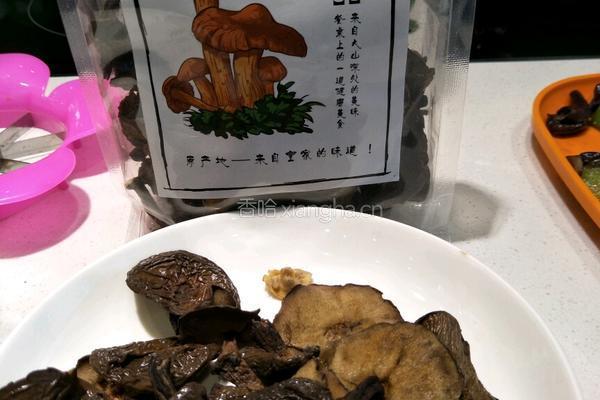 松蘑炖鸡腿的做法图解1