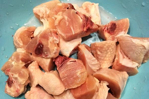 松蘑炖鸡腿的做法图解2
