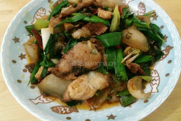 蒜苗回锅肉的做法图解1