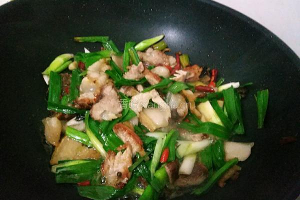 蒜苗回锅肉的做法图解7