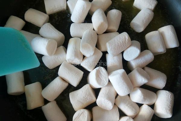 蔓越莓花生牛轧糖的做法图解3