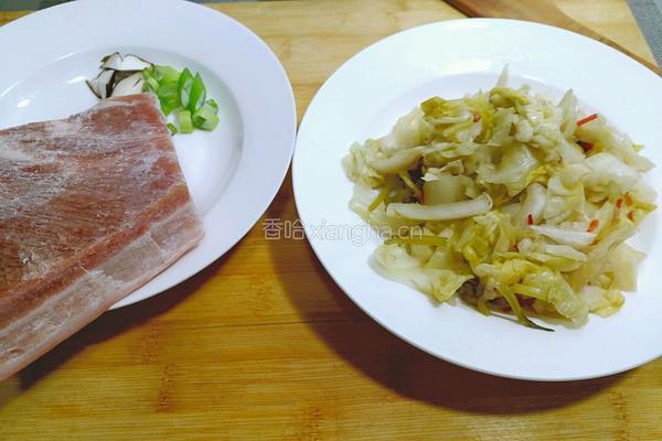 八叔 泡菜炒五花肉的做法图解1