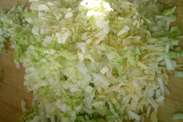 花蛤蜊肉鸡蛋白菜汤的做法图解1
