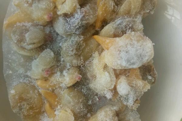 花蛤蜊肉鸡蛋白菜汤的做法图解2