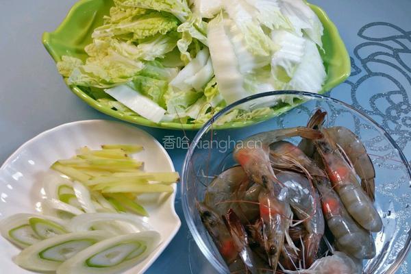 白菜炒虾的做法图解1