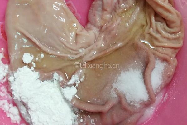 咸菜猪肚汤的做法图解3