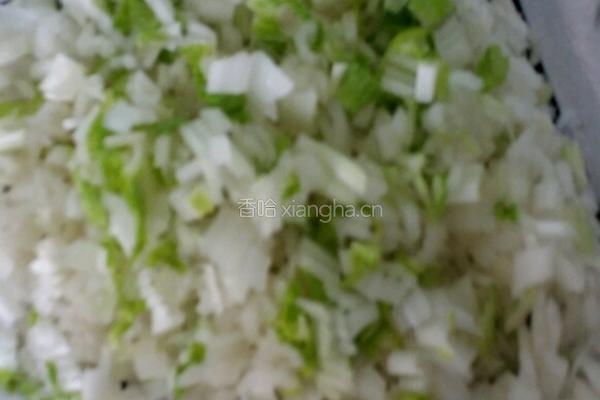 芹菜炒肉末的做法图解1