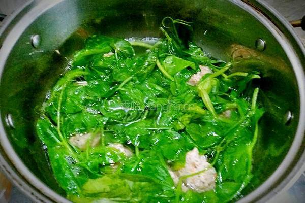 豌豆苗丸子汤的做法图解6