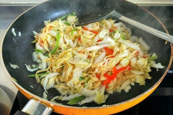 大白菜炒百叶的做法图解5