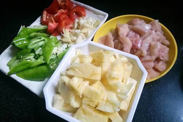 蜂蜜菠萝咕噜肉的做法图解3
