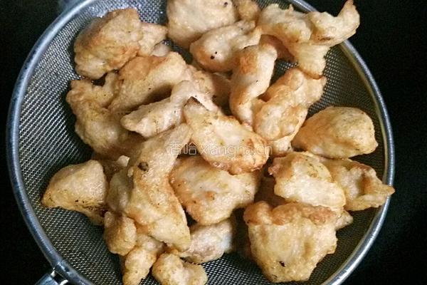 蜂蜜菠萝咕噜肉的做法图解9