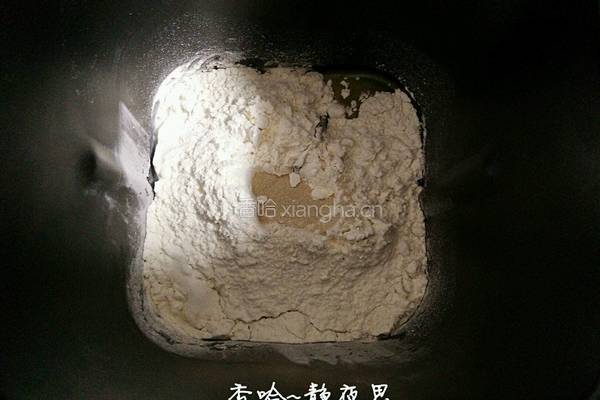 花朵豆沙馅面包的做法图解4