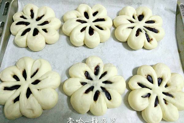 花朵豆沙馅面包的做法图解20