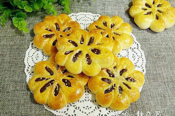 花朵豆沙馅面包的做法图解27