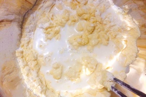 奶香玉米面松饼的做法图解2
