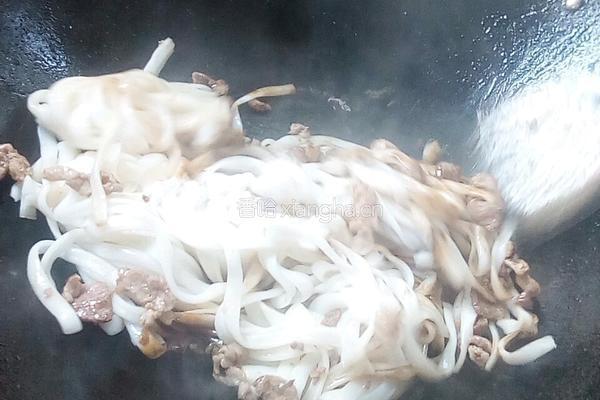 瘦肉炒河粉的做法图解5